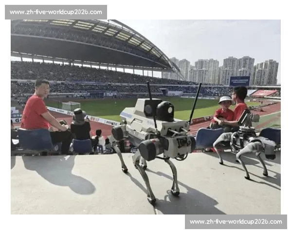 苏超赛场惊现 “钢铁战队”：机器人裁判与球形战警重塑赛事生态