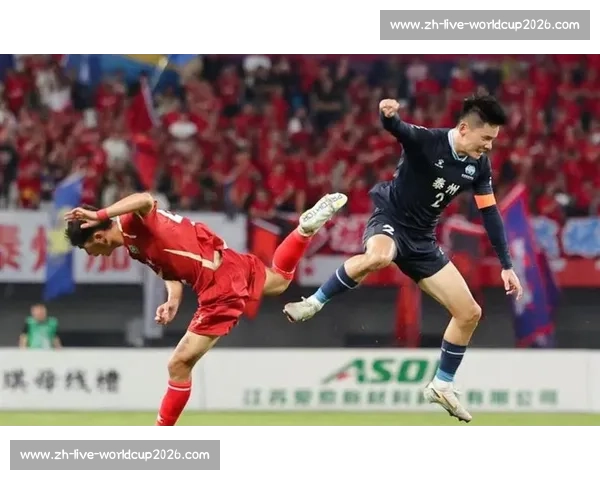 苏超争议一幕！泰州 5 号恶意踹人染红，裁判判罚引球迷集体声讨